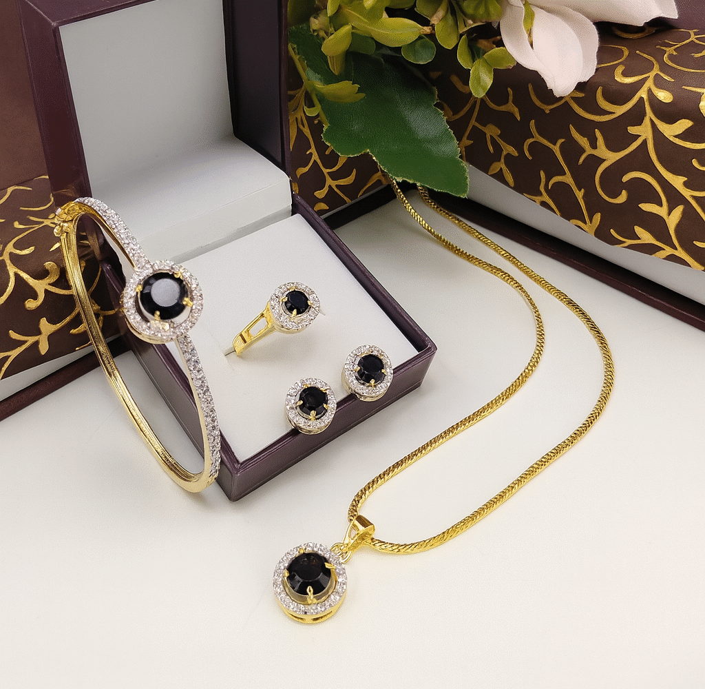 Noira Black Luxe Set